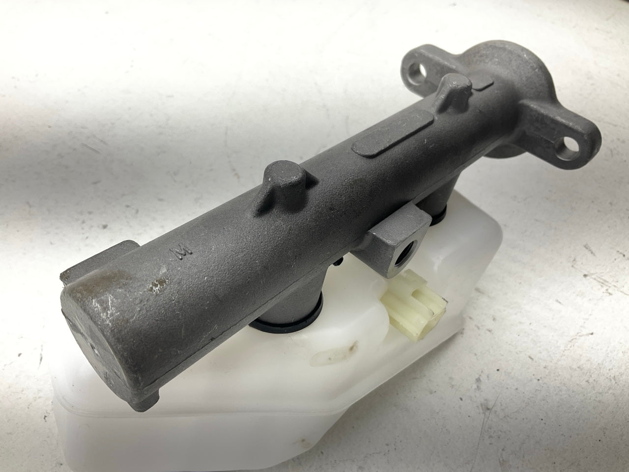 Dorman M630437 Brake Master Cylinder For 2004-2007 Ford Taurus, Mercury Sable