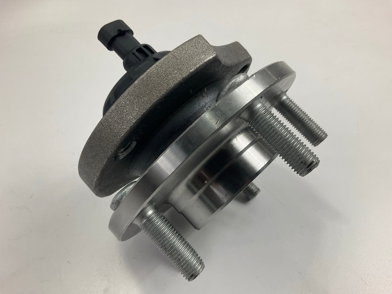 Drive Works 513217 Front Left Wheel Bearing Hub For 2004-2006 Pontiac GTO
