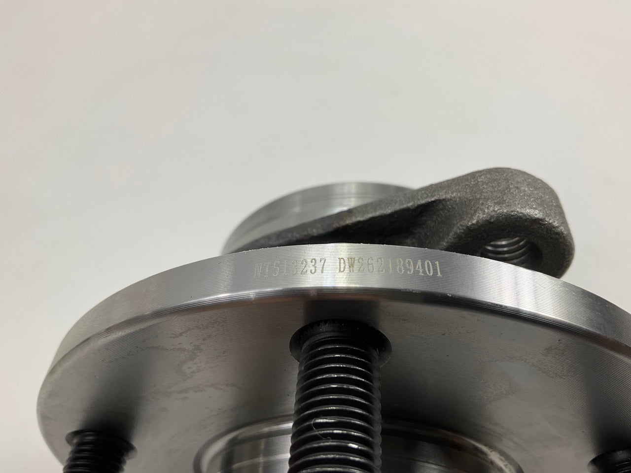 Drive Works NT513237 Front Wheel Bearing Hub For 2006-2008 Chevrolet HHR