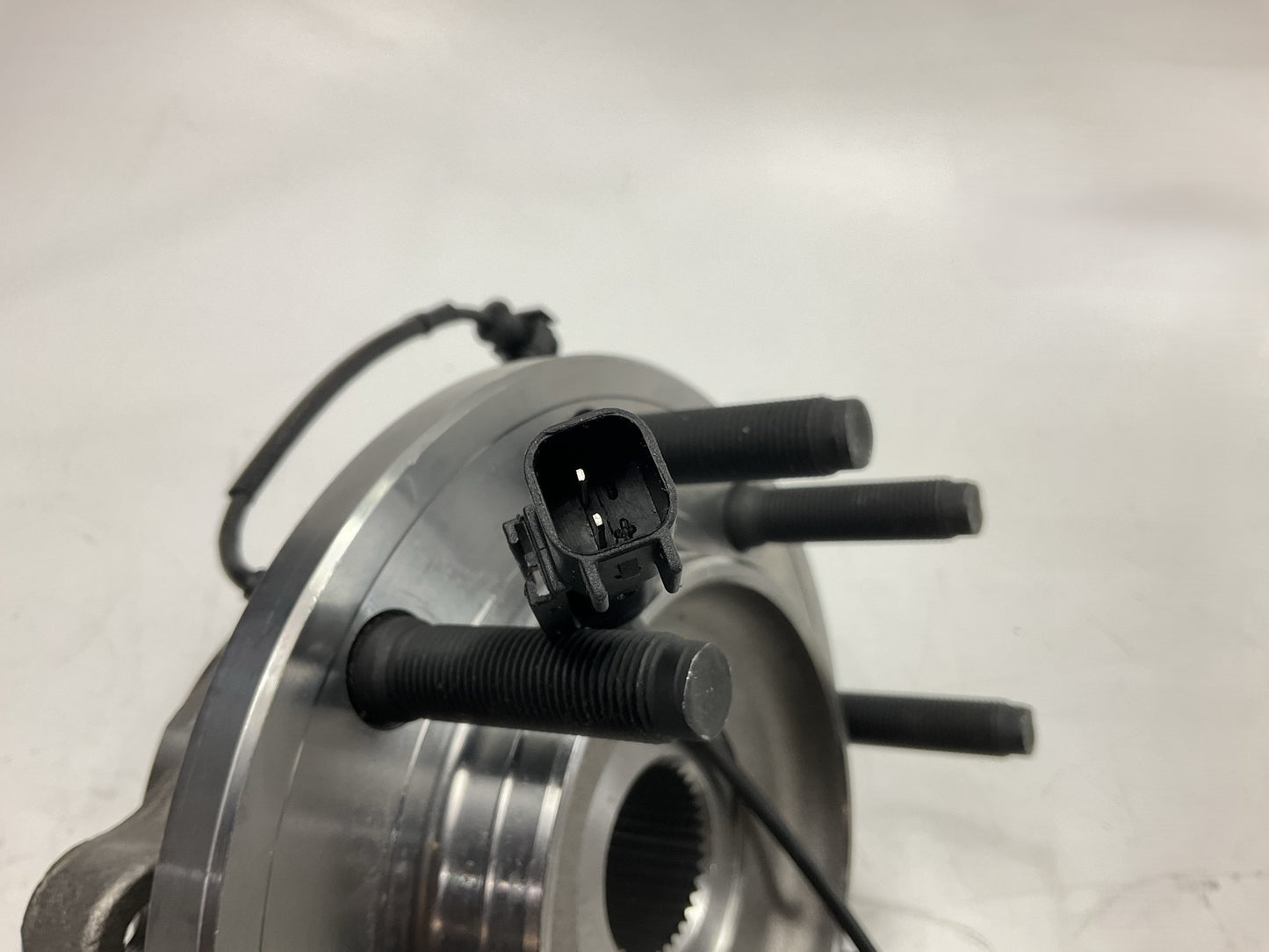 COSMETIC DAMAGED - Drive Works NT515122 Front Wheel Bearing And Hub Assembly