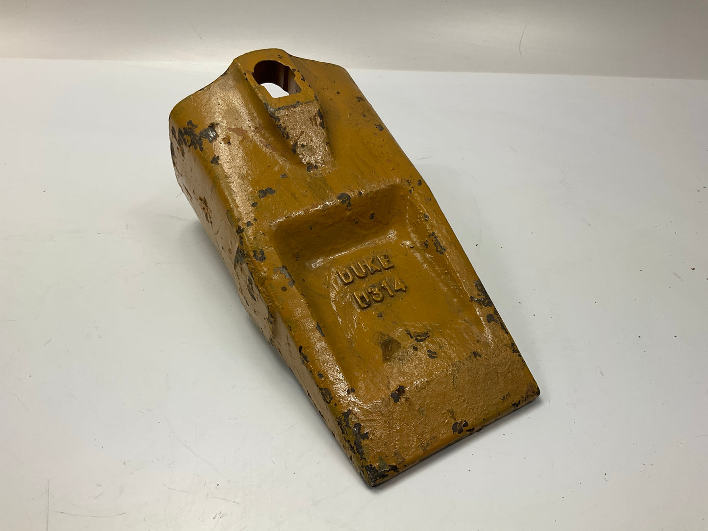 Duke D314 Hendrix Style Standard Dirt Bucket Tooth, 314 Series, Uses 4EP Flex