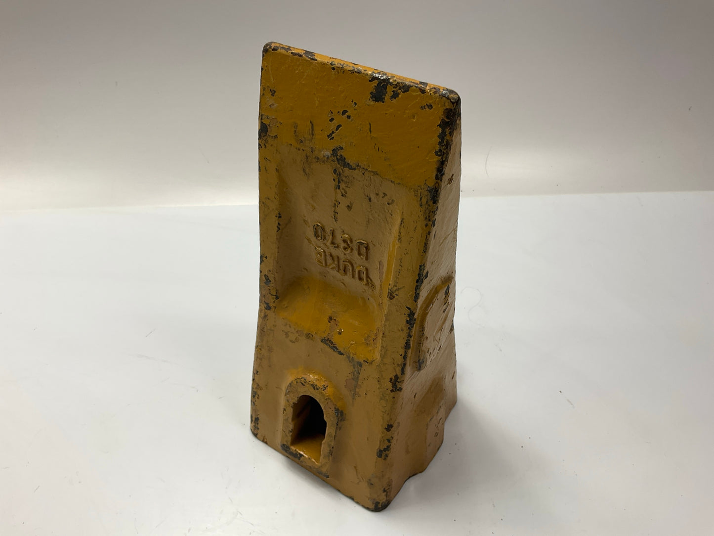 Duke D370 Hensley Style Dirt Bucket Tooth, 370 Series, Uses P370 Flex Pin