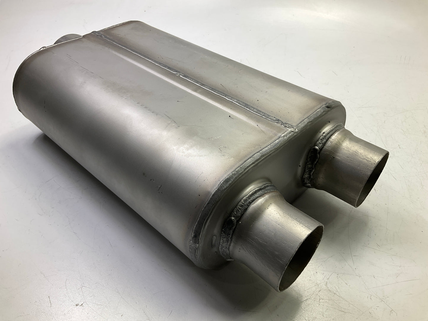 Dynomax 17228 Ultra Flo Aluminized Steel 3'' Inlet / Dual 2-1/2'' Outlet Muffler