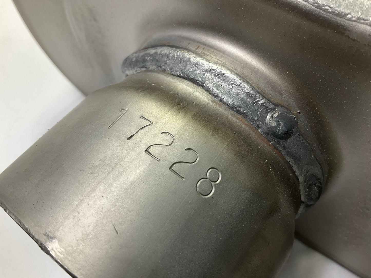 Dynomax 17228 Ultra Flo Aluminized Steel 3'' Inlet / Dual 2-1/2'' Outlet Muffler