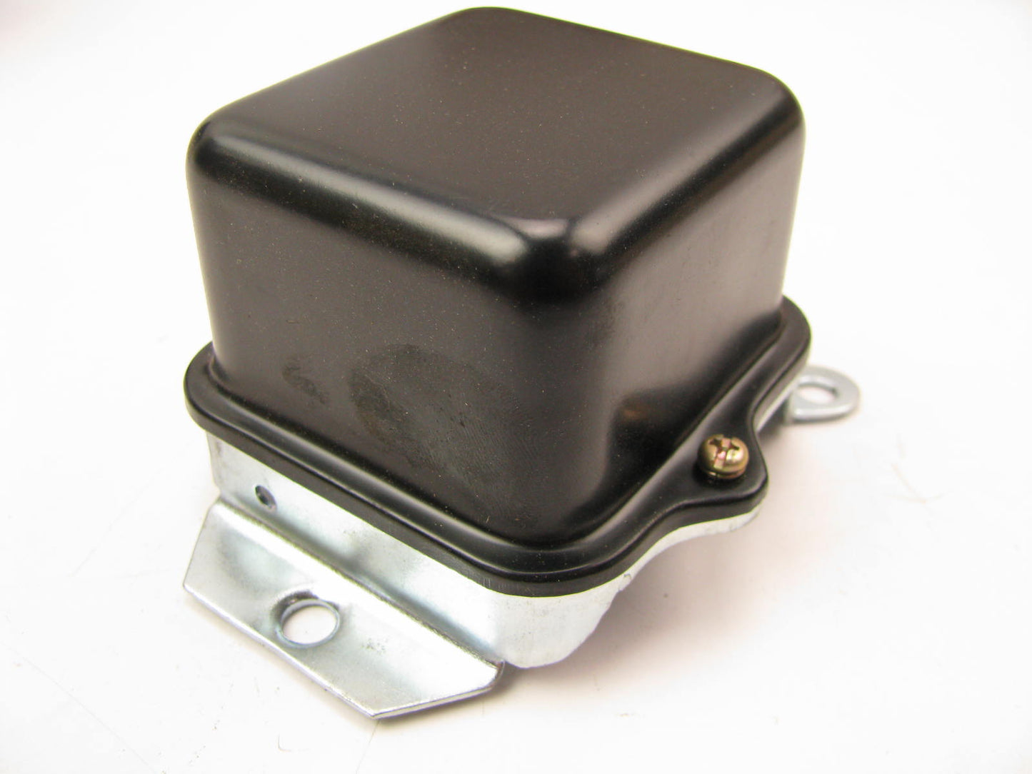 E-tron D-635-M Voltage Regulator