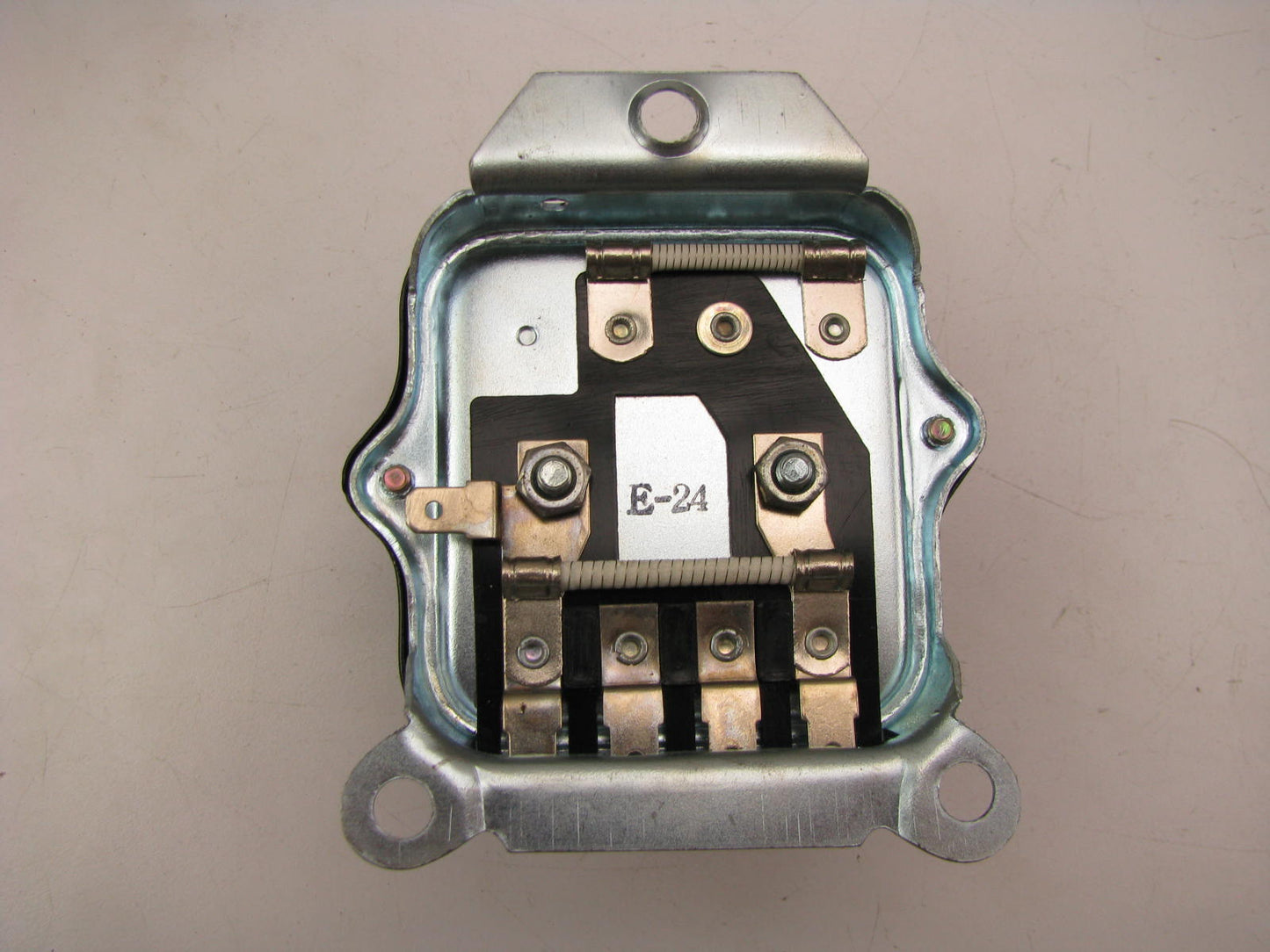 E-tron D-635-M Voltage Regulator