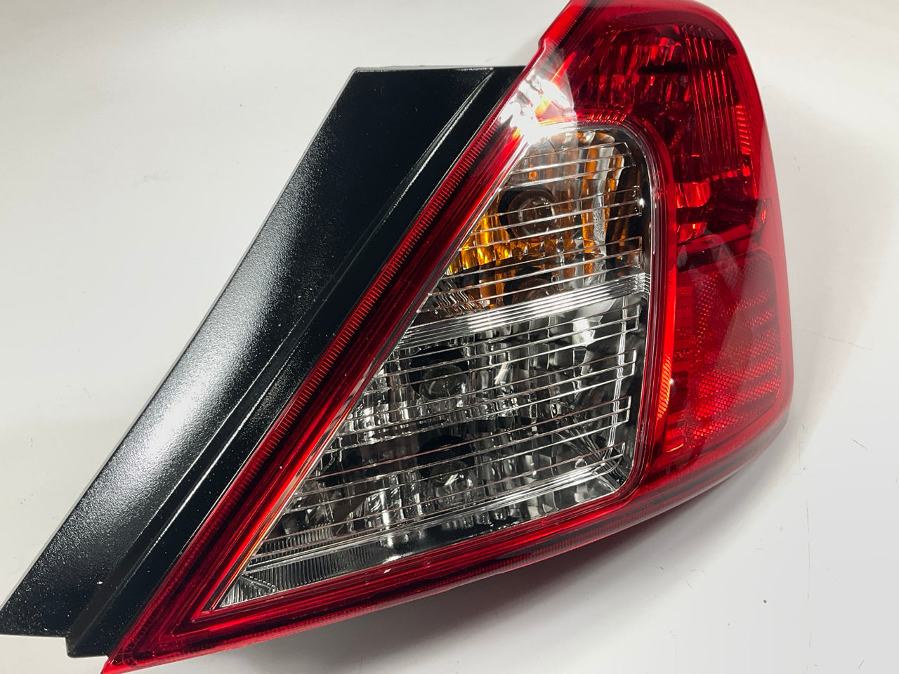 Eagle Eyes DS712-B000R Right Tail Light Lamp For 2012-2019 Nissan Versa SEDAN