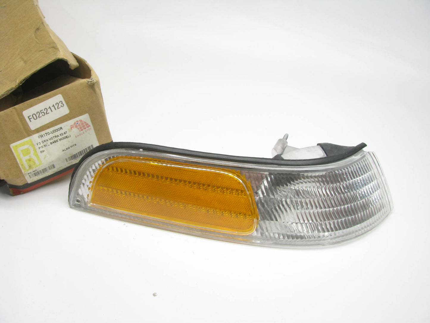 Eagle Eyes FR170-U000R Turn Signal Light RH Front For 1992-1997 Crown Victoria