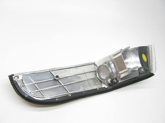 Eagle Eyes FR170-U000R Turn Signal Light RH Front For 1992-1997 Crown Victoria