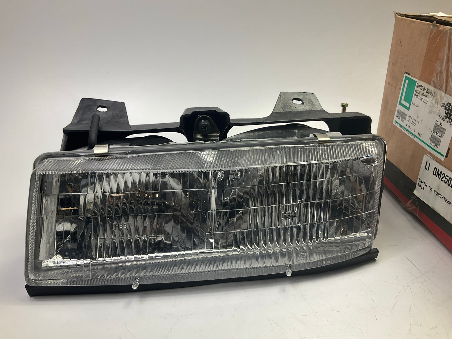 Eagle Eyes GM028-B001L Left Headlight Headlamp - 1990-1996 Chevrolet Corsica