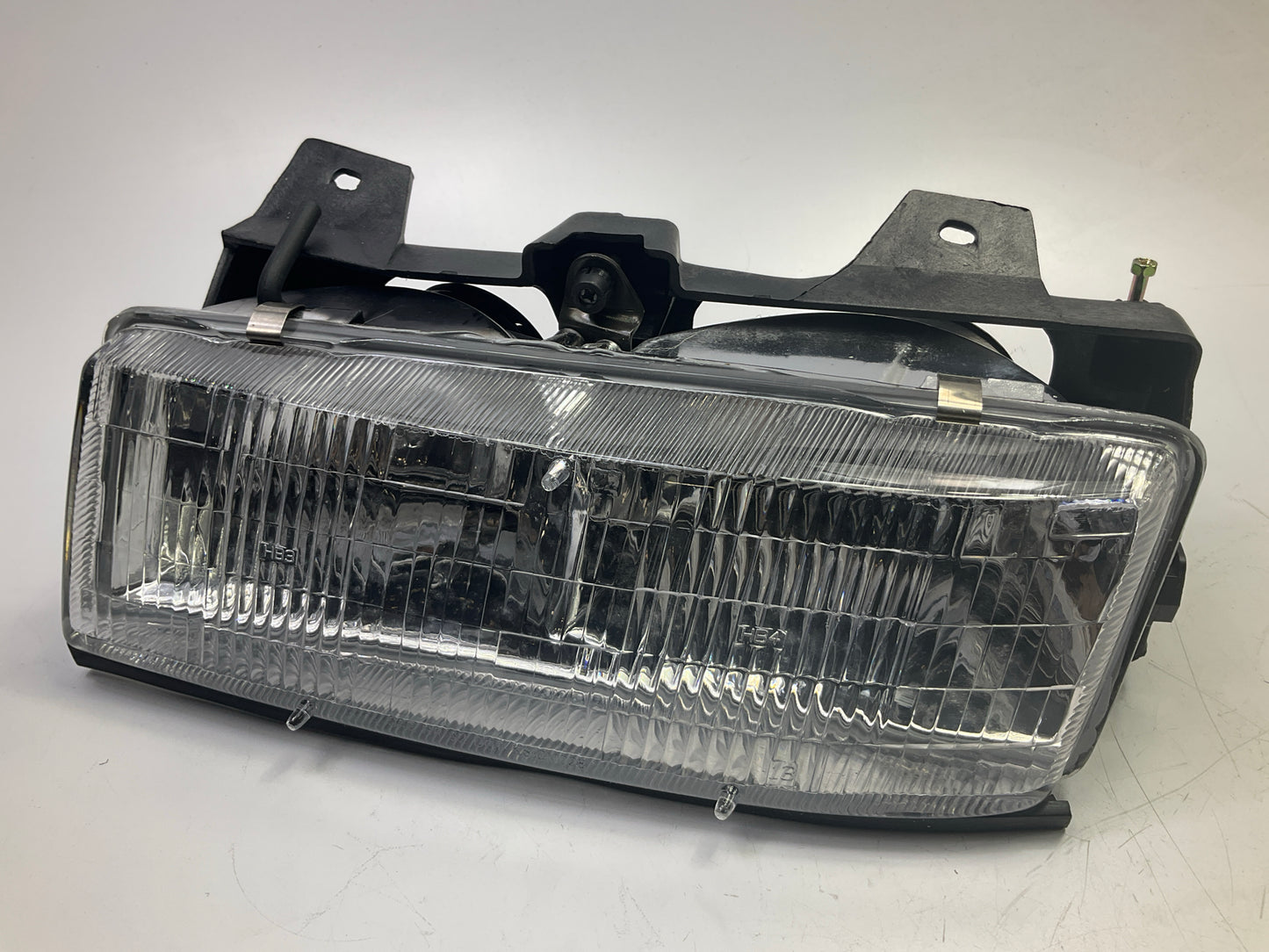 Eagle Eyes GM028-B001L Left Headlight Headlamp - 1990-1996 Chevrolet Corsica