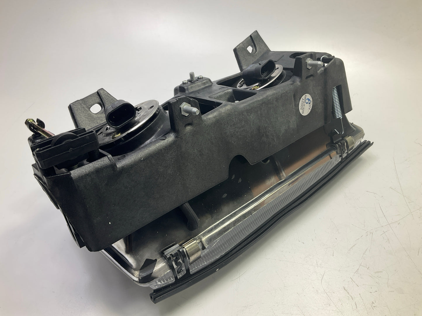 Eagle Eyes GM028-B001L Left Headlight Headlamp - 1990-1996 Chevrolet Corsica