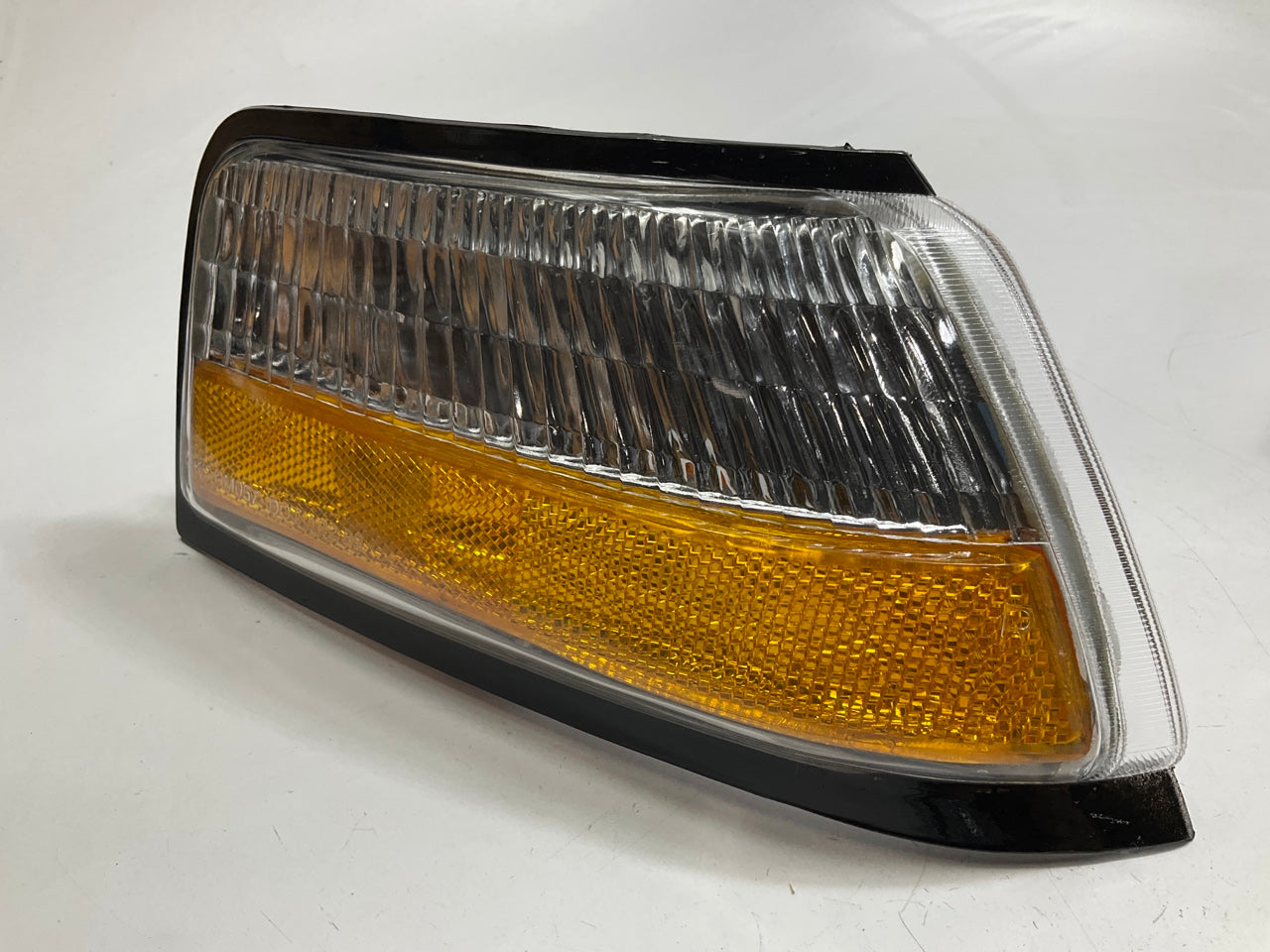 Eagle Eyes GM057-U000R Right Side Marker Light Lamp - 1989-1991 Pontiac Grand Am