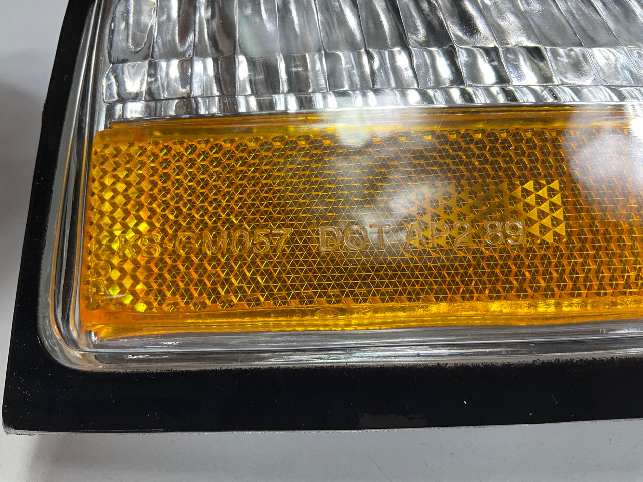Eagle Eyes GM057-U000R Right Side Marker Light Lamp - 1989-1991 Pontiac Grand Am