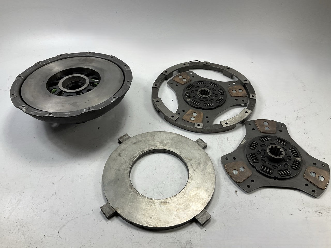New Genuine Eaton 107237-10 Double Disk Clutch Kit 14''x1.75'', 860 Ft-lbs