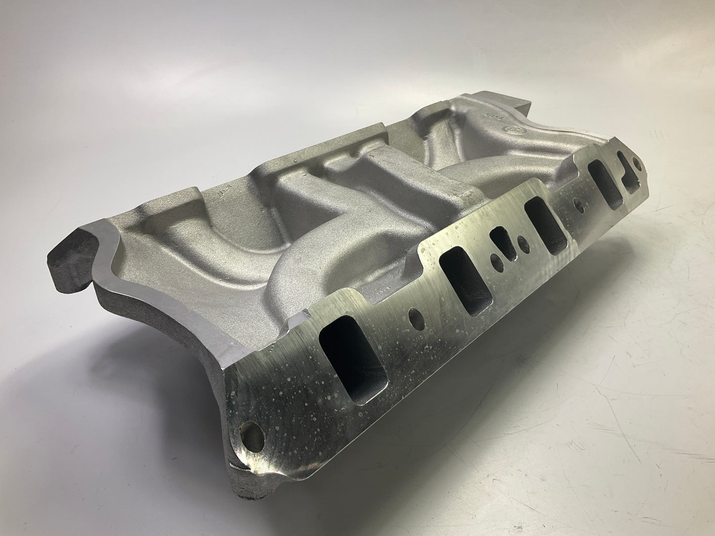 Edelbrock Performer 7181 Ford 351W Windsor RPM Aluminum Intake Manifold