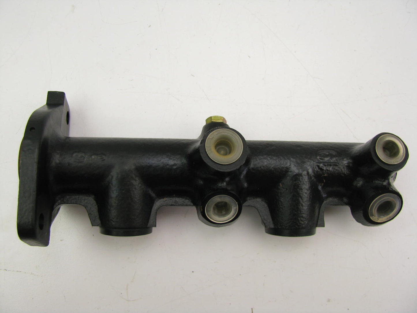EIS E105906 Brake Master Cylinder For 1982-1983 Renault Fuego 1981-8 R18i