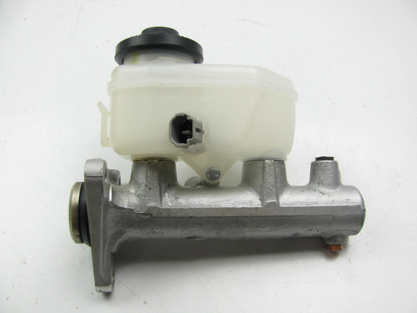 EIS E150461 Brake Master Cylinder W/ Reservoir - 96-98 Tracker, Sidekick W/O ABS