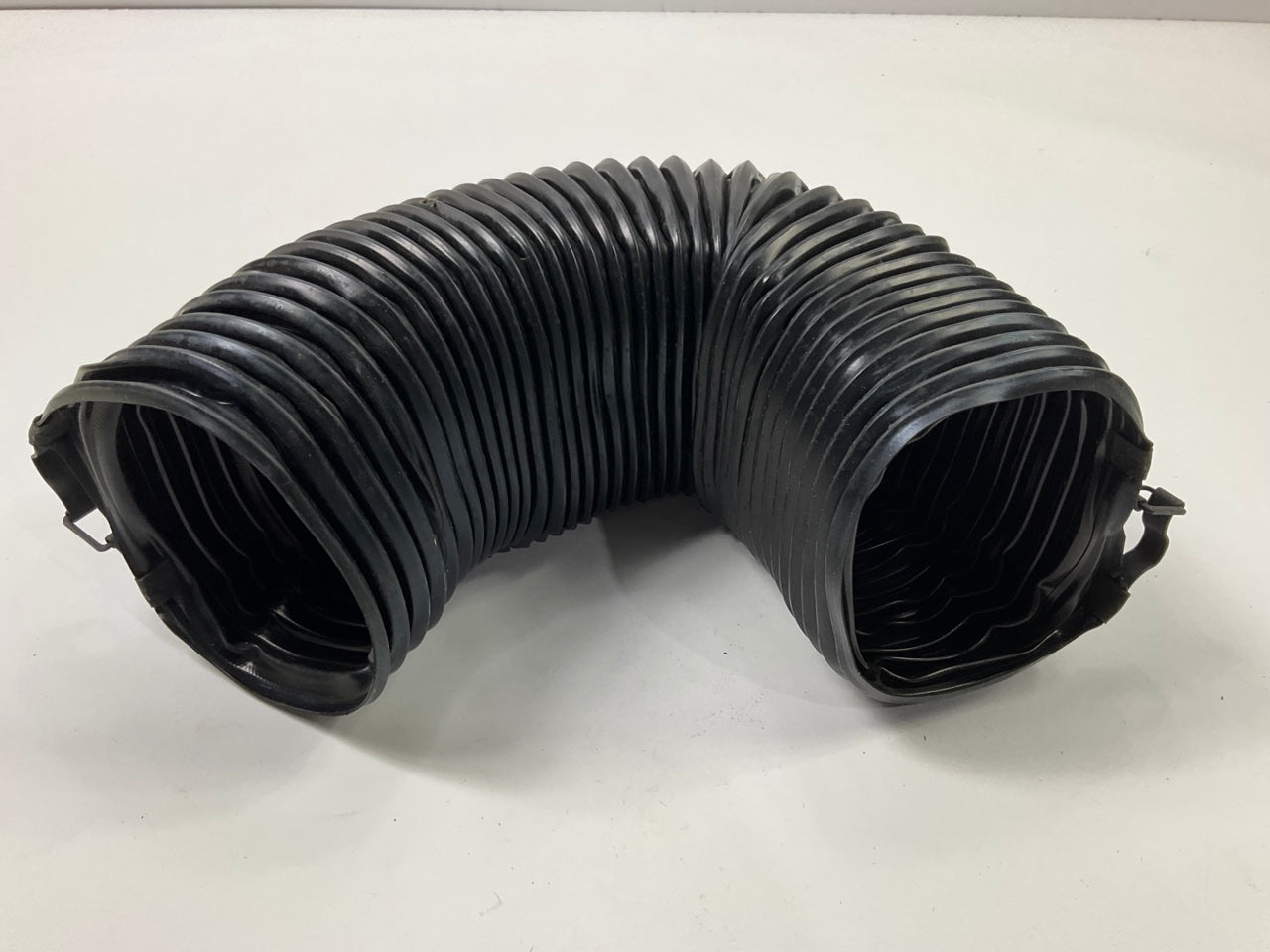 Everco 1016 Universal A/C Defroster Hose - 2-5/16'' X 3-11/16'' X 25-1/2'' Long