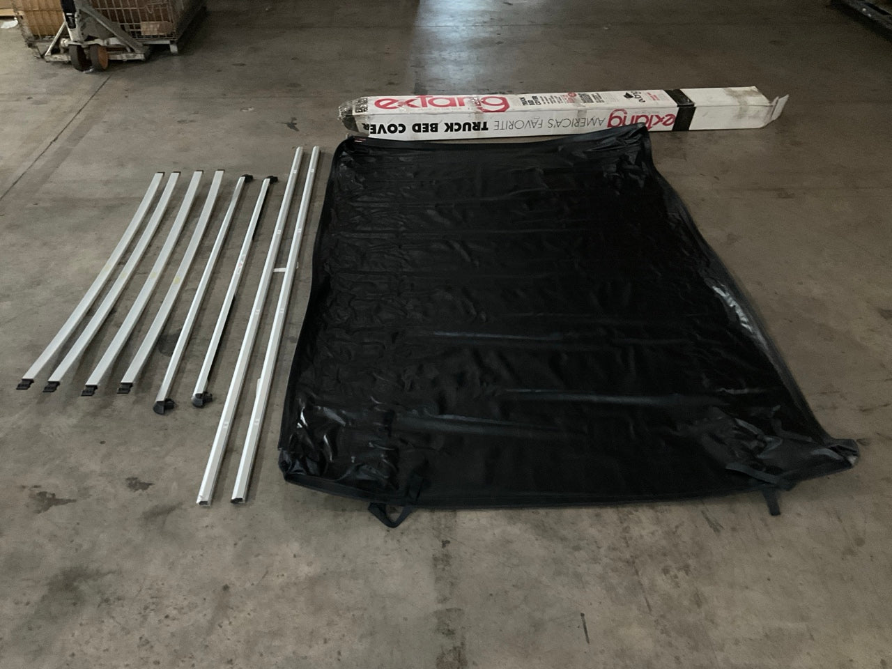 Extang 14945 Truck Bed Tonneau Cover - 1999-2006 Silverado Sierra Pickup 8' Bed