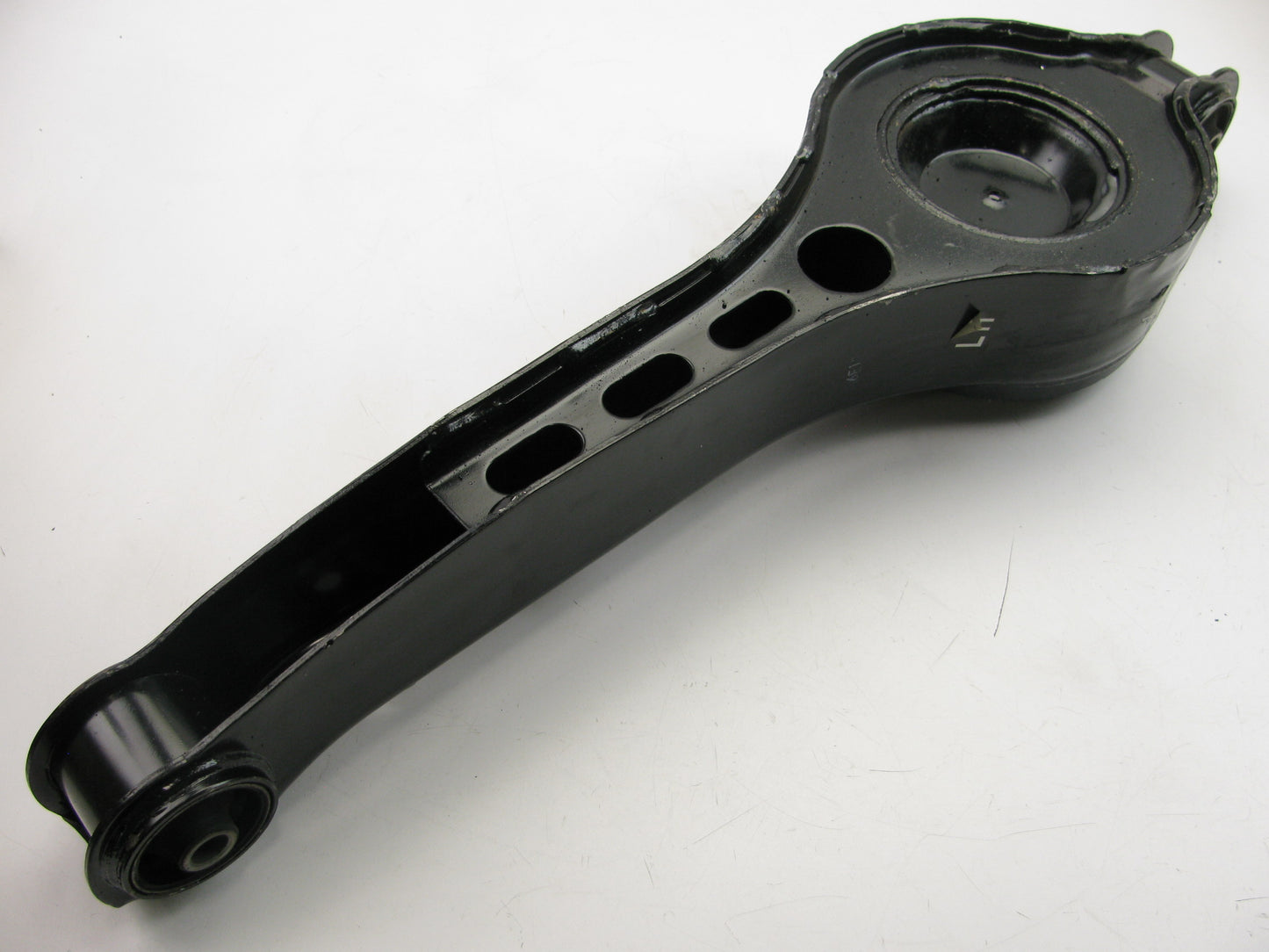 NEW - OUT OF BOX Federal Mogul 102-6066 Rear Left Trailing Arm For 02-05 Sedona