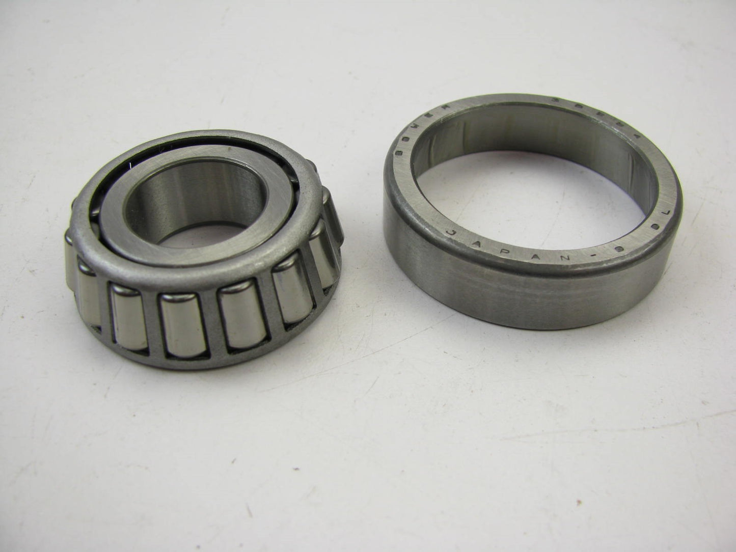 Federal Mogul 30204 Wheel Bearing & Race Set - Front
