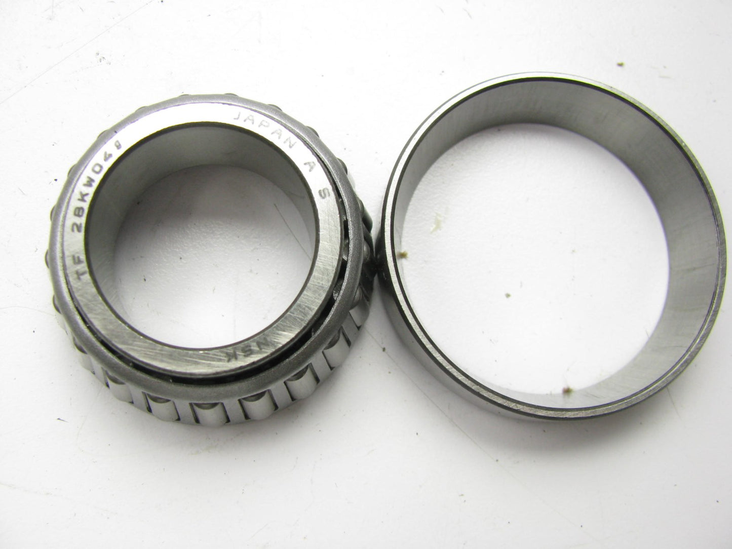 Federal Mogul 516001 Rear Wheel Bearing And Race Set