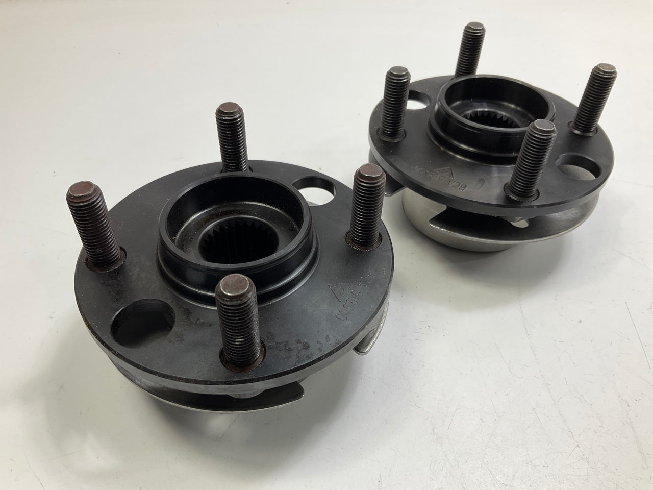 (2) Federal Mogul 518500 Wheel Bearing And Hub Assembly - Front