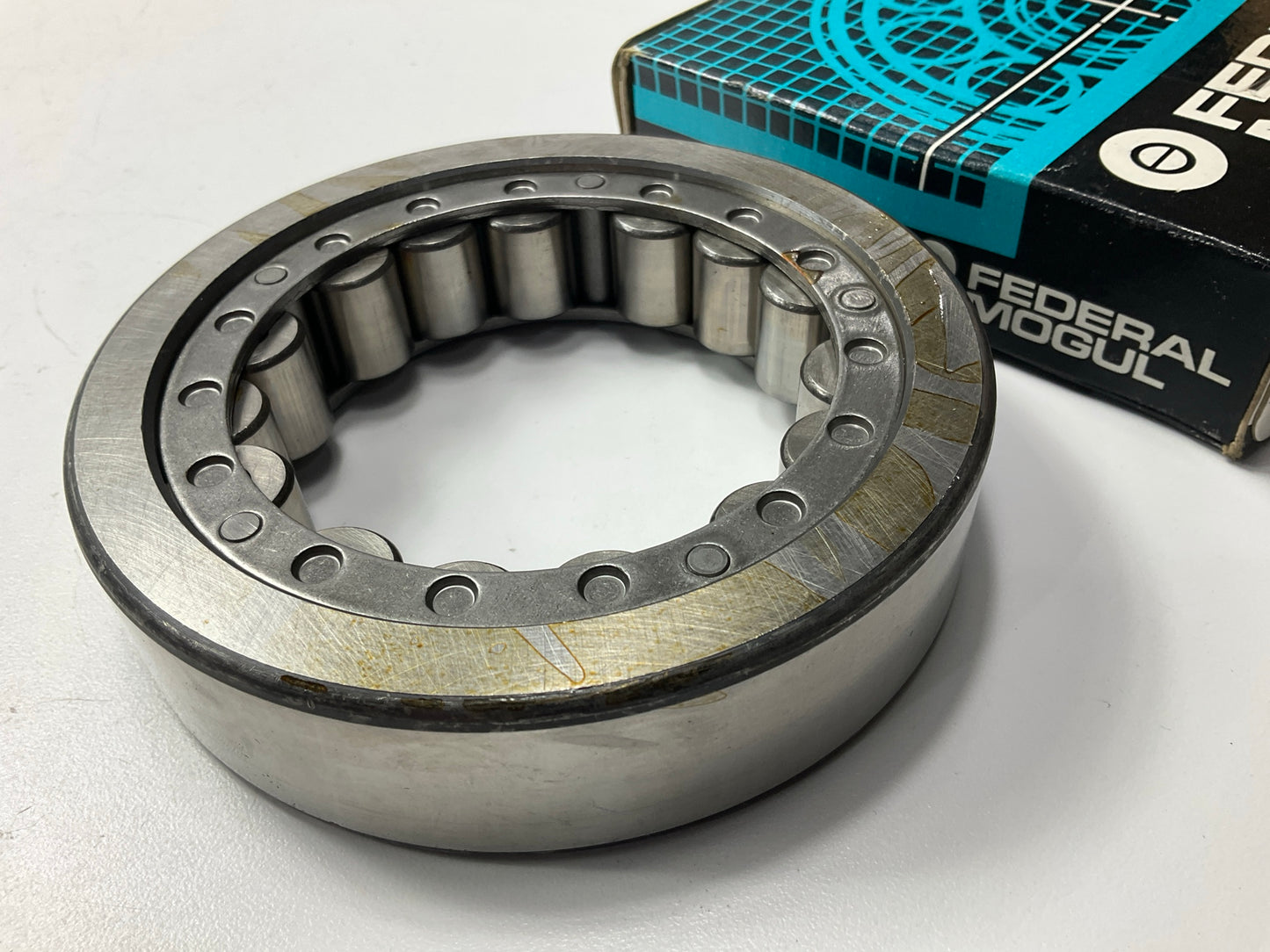 Federal Mogul M1312EL Cylindrical Roller Bearing  130mm OD X 31mm, 77.55mm Bore