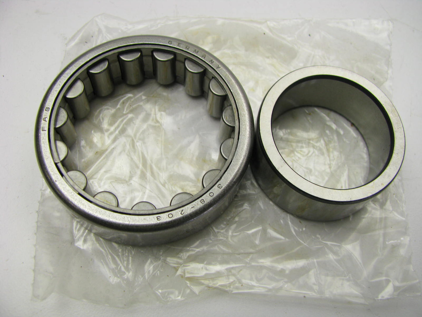 Federal Mogul RW111 Wheel Bearing Assembly - Rear Outer