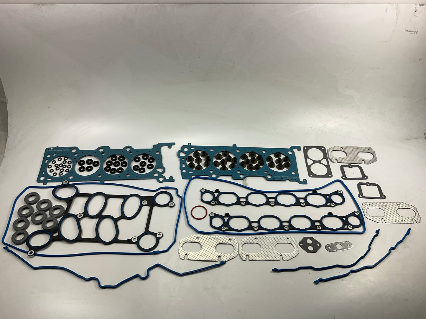 Fel-pro HS9790PT-14 Cylinder Head Gasket Set for 1999-2004 Lincoln 5.4L-V8