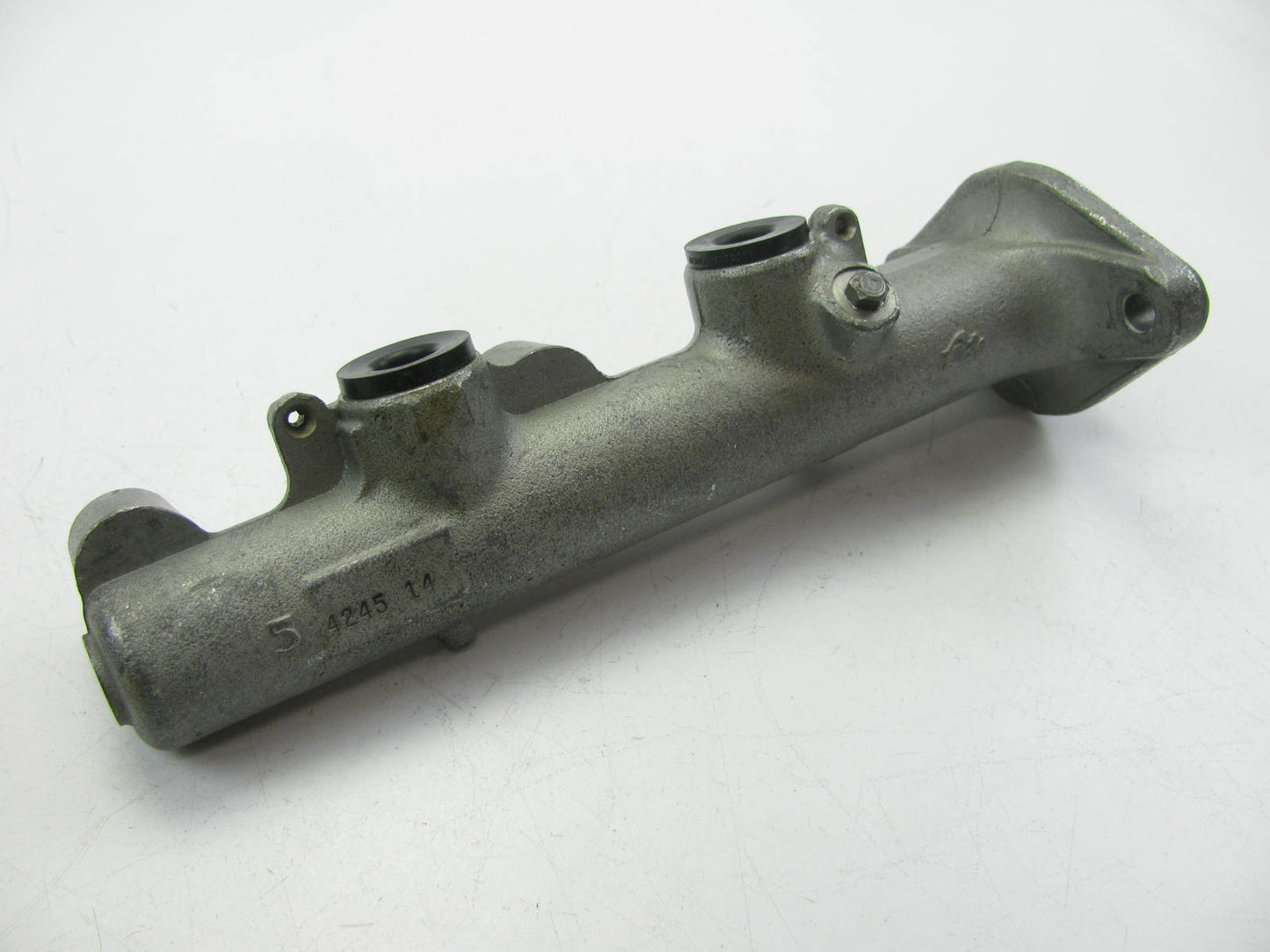 Fenco M3028 Reman Brake Master Cylinder W/O Reservoir