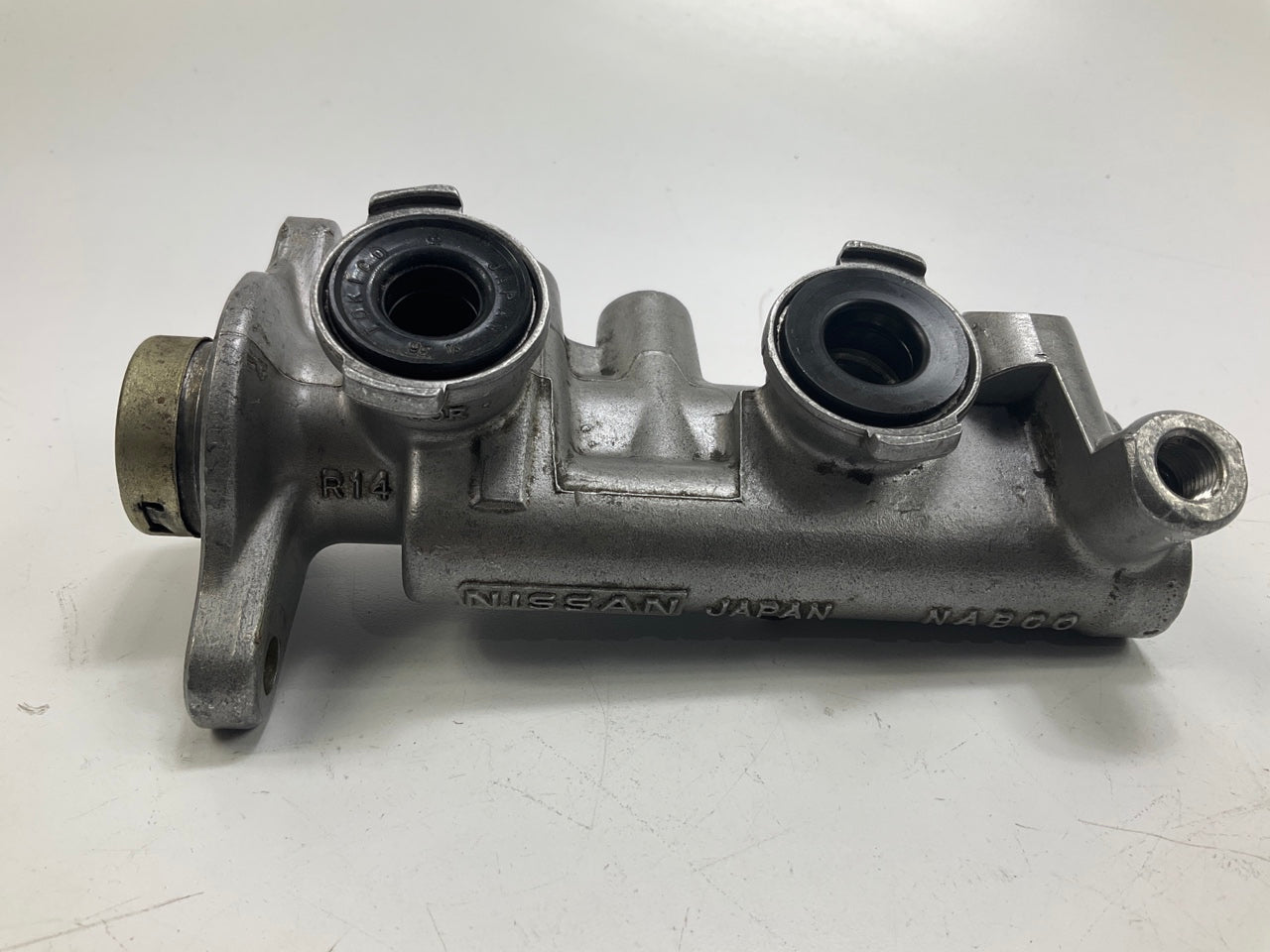 Fenco M52275 Reman Brake Master Cylinder Without Reservoir