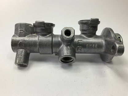 REMAN. Fenco M52581 Brake Master Cylinder (WITHOUT RESERVOIR)