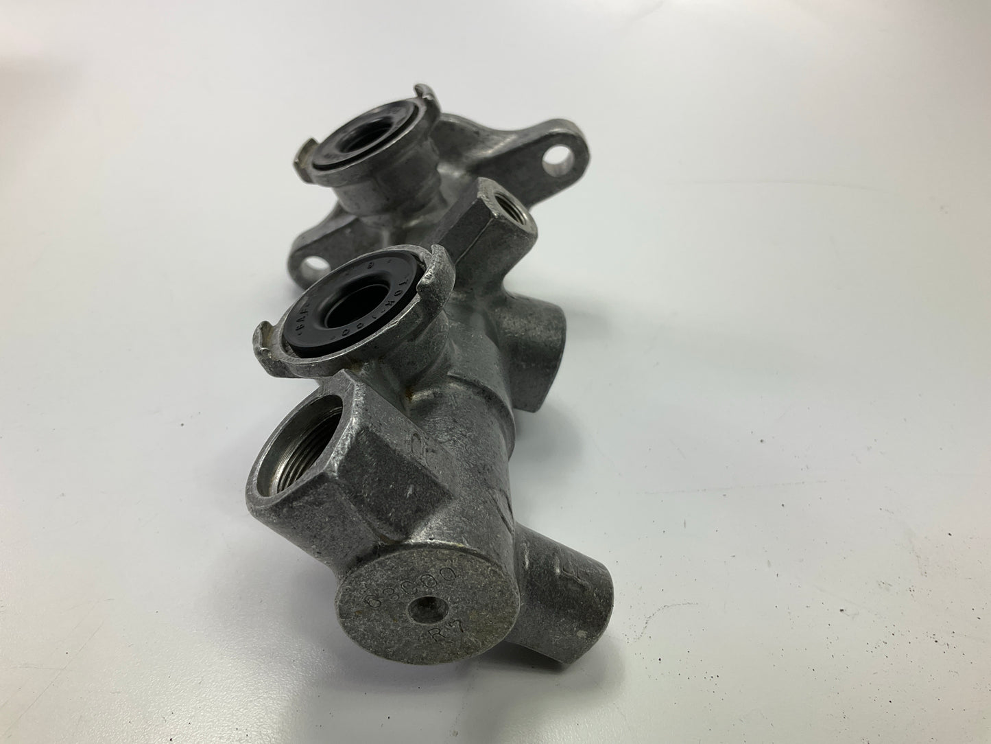 REMAN. Fenco M52581 Brake Master Cylinder (WITHOUT RESERVOIR)