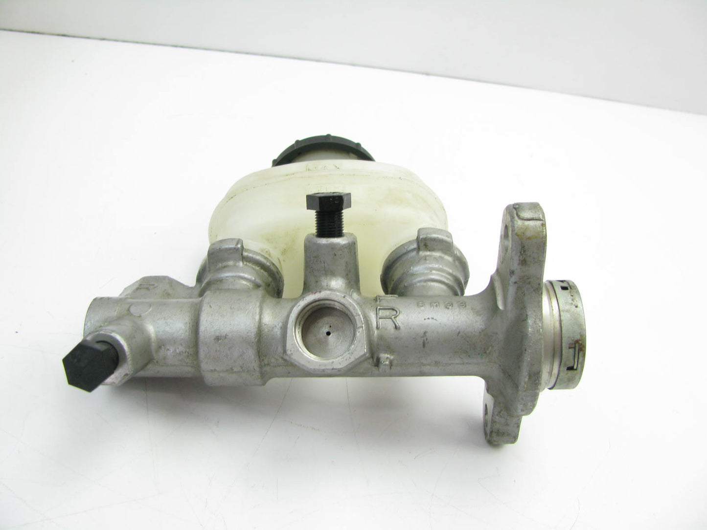 Fenco M52581 Reman Brake Master Cylinder With Reservoir