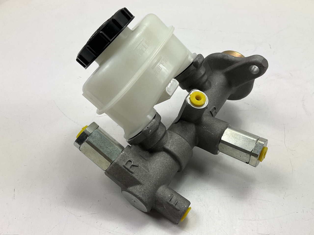 Fenco M52583 Reman Brake Master Cylinder W/O Reservoir For 1991-94 Nissan Sentra