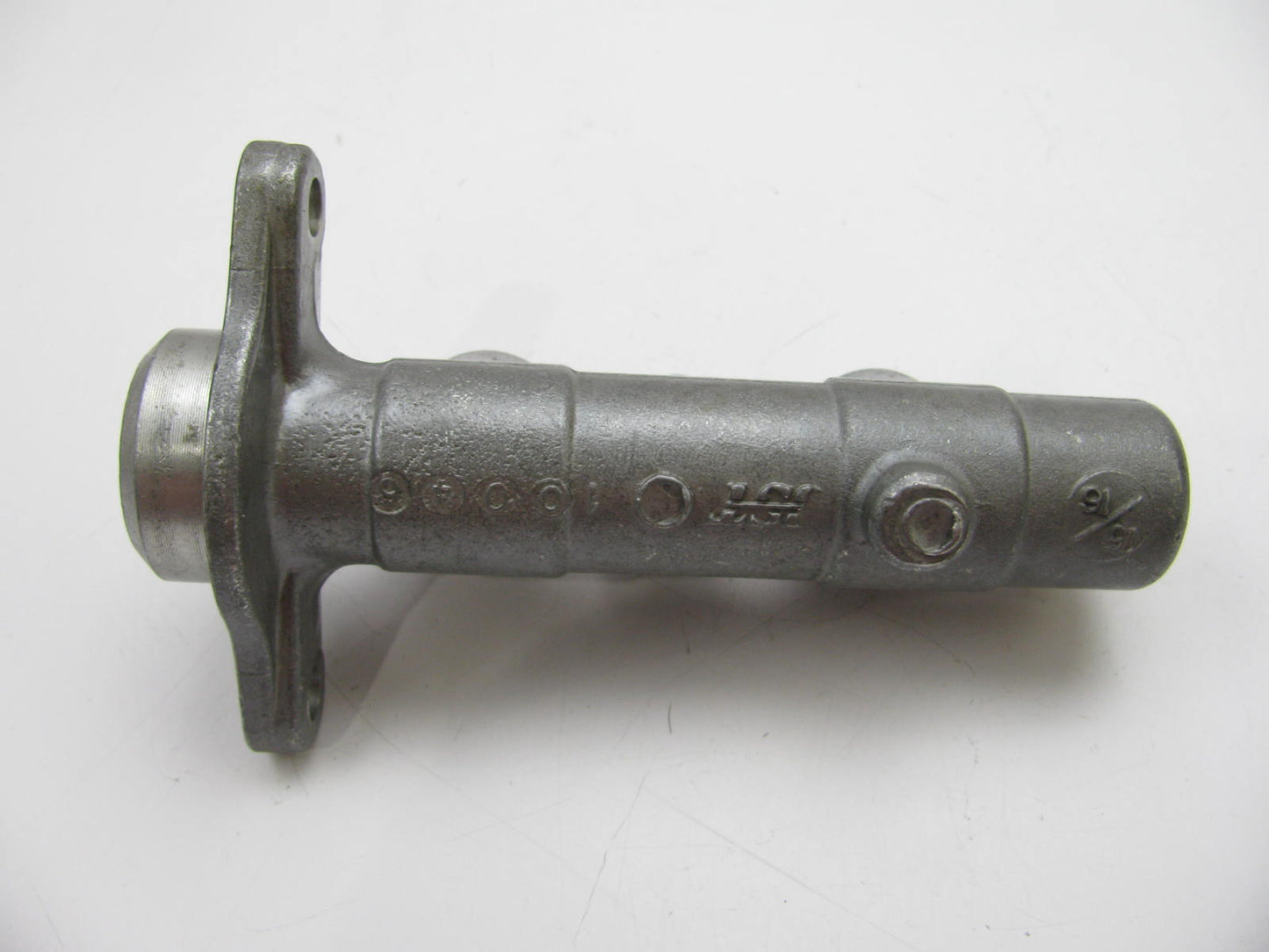 Fenco M52702 Reman Brake Master Cylinder W/O Reservoir