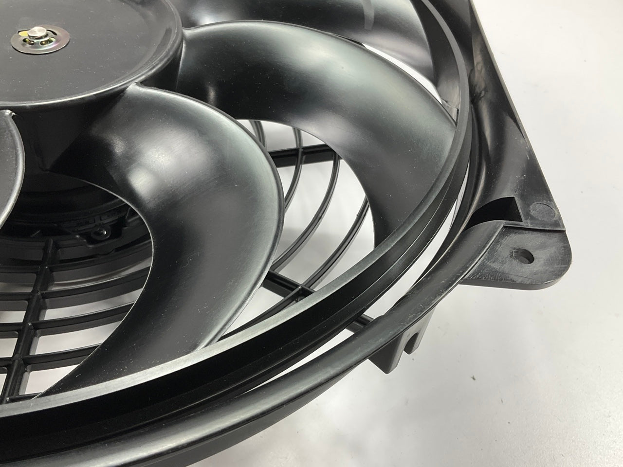Flex-a-lite 398 (30218) Syclone S-Blade Electric Fan 16'', 2500 CFM Of Air Flow
