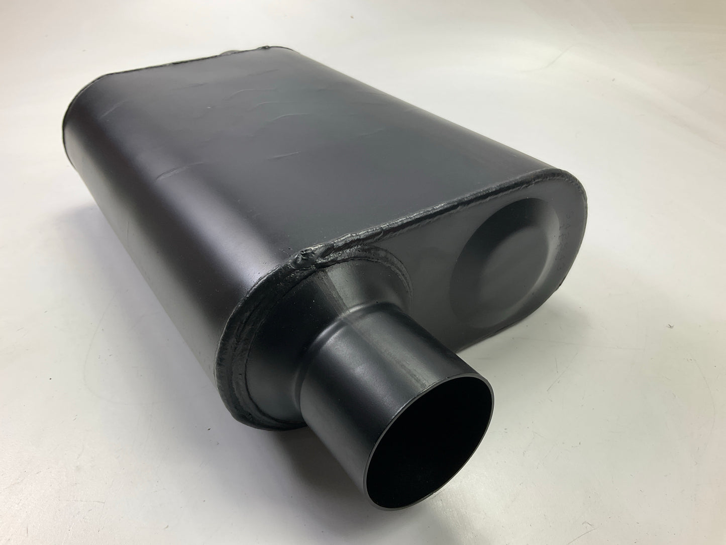 Flowmaster 942543 Delta Flow 40 Series Exhaust Muffler, 2-1/2'' In / Out, BLACK