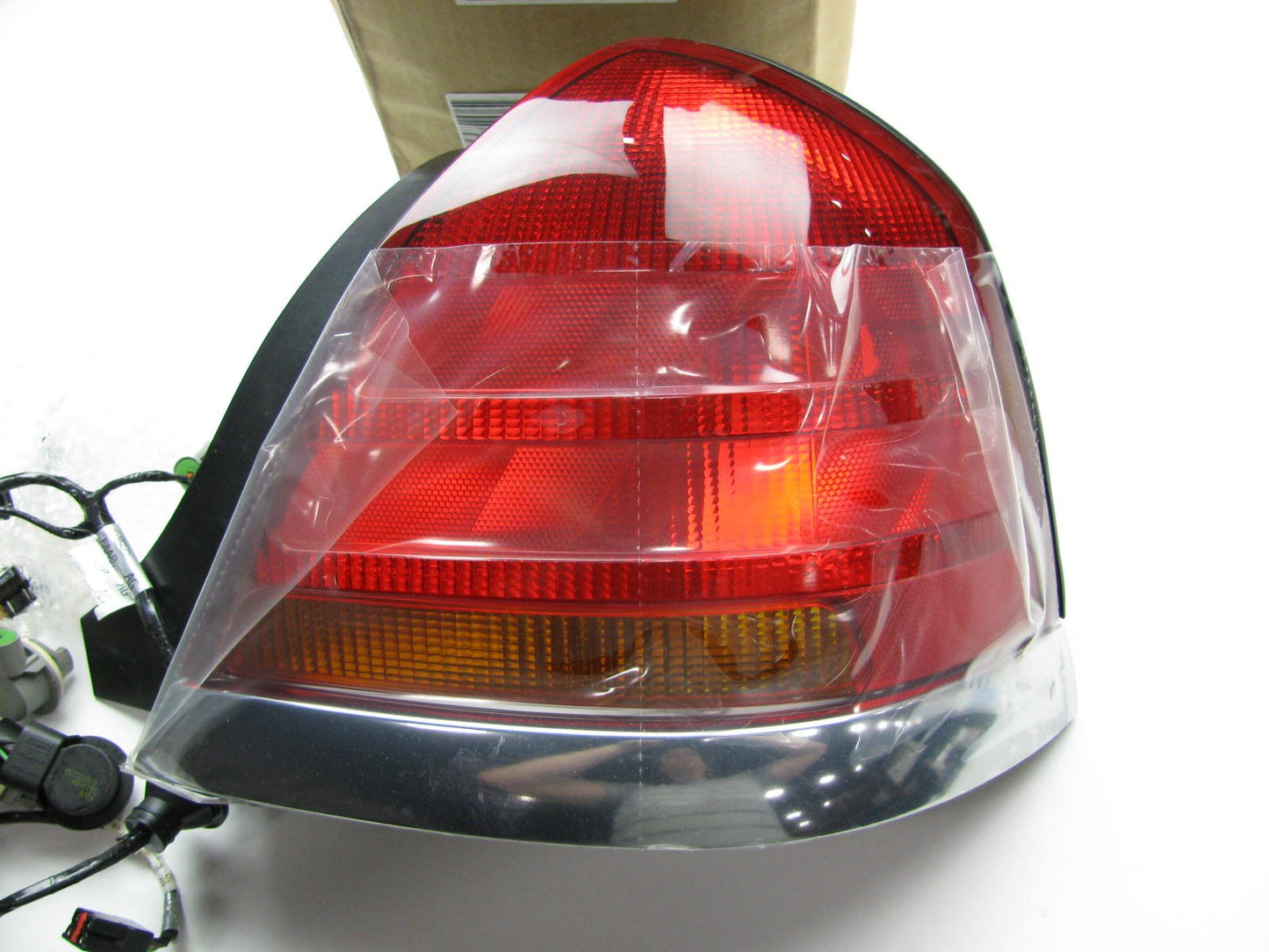 NEW - 1999-2006 POLICE Crown Victoria Right Tail Light Lamp W/ Strobe & Harness