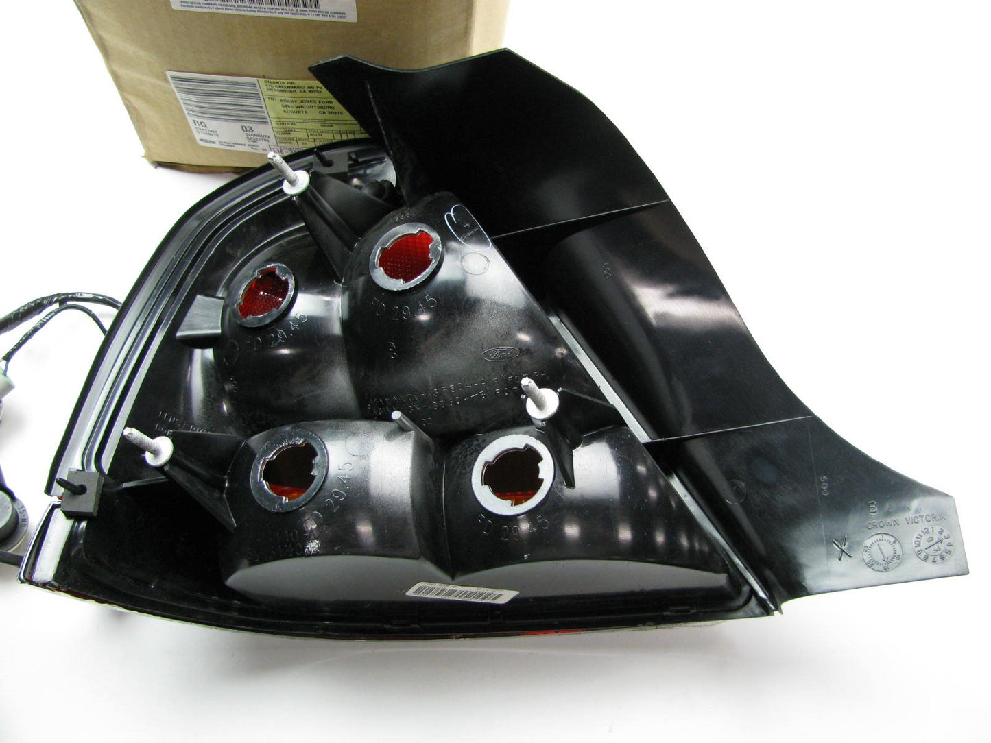 NEW - 1999-2006 POLICE Crown Victoria Right Tail Light Lamp W/ Strobe & Harness