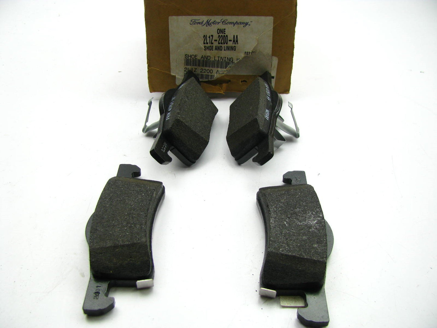 NEW - OEM Ford 2L1Z-2200-AA Rear Disc Brake Pads 2003-2006 Expedition Navigator