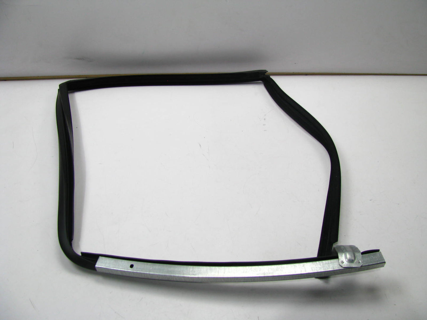 NEW - OEM Ford 2L1Z-7825766-AA Rear Right Window Glass Door Run 02-06 Expedition