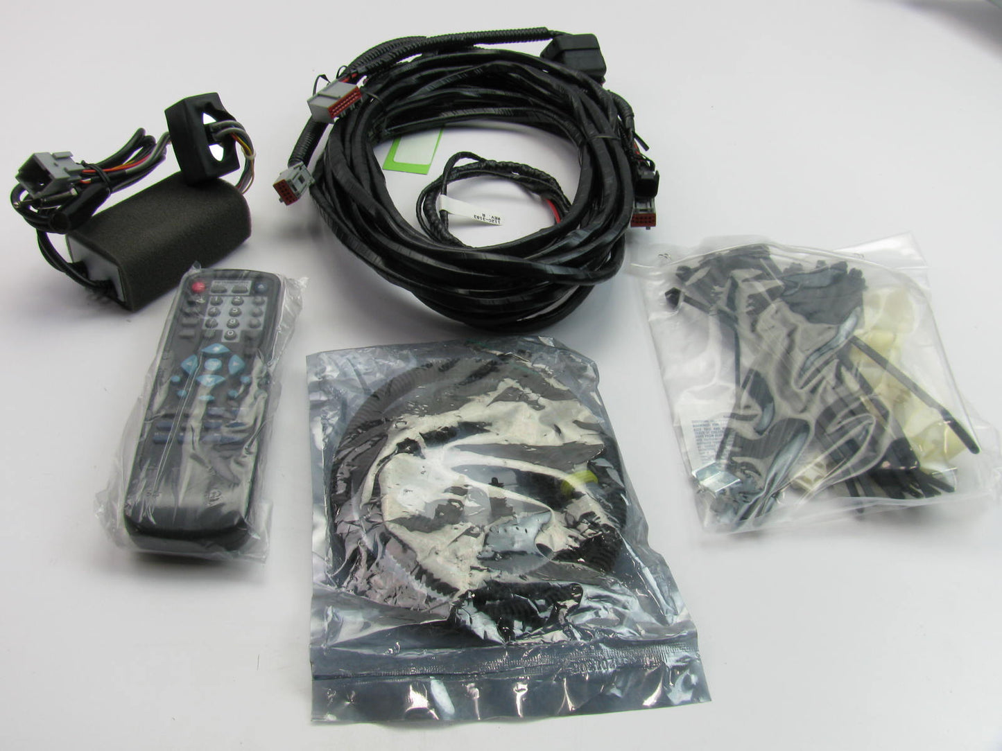 NEW Ford 3L2Z-19G323-EA REAR Overhead DVD CD Flip Down Screen Entertainment Kit