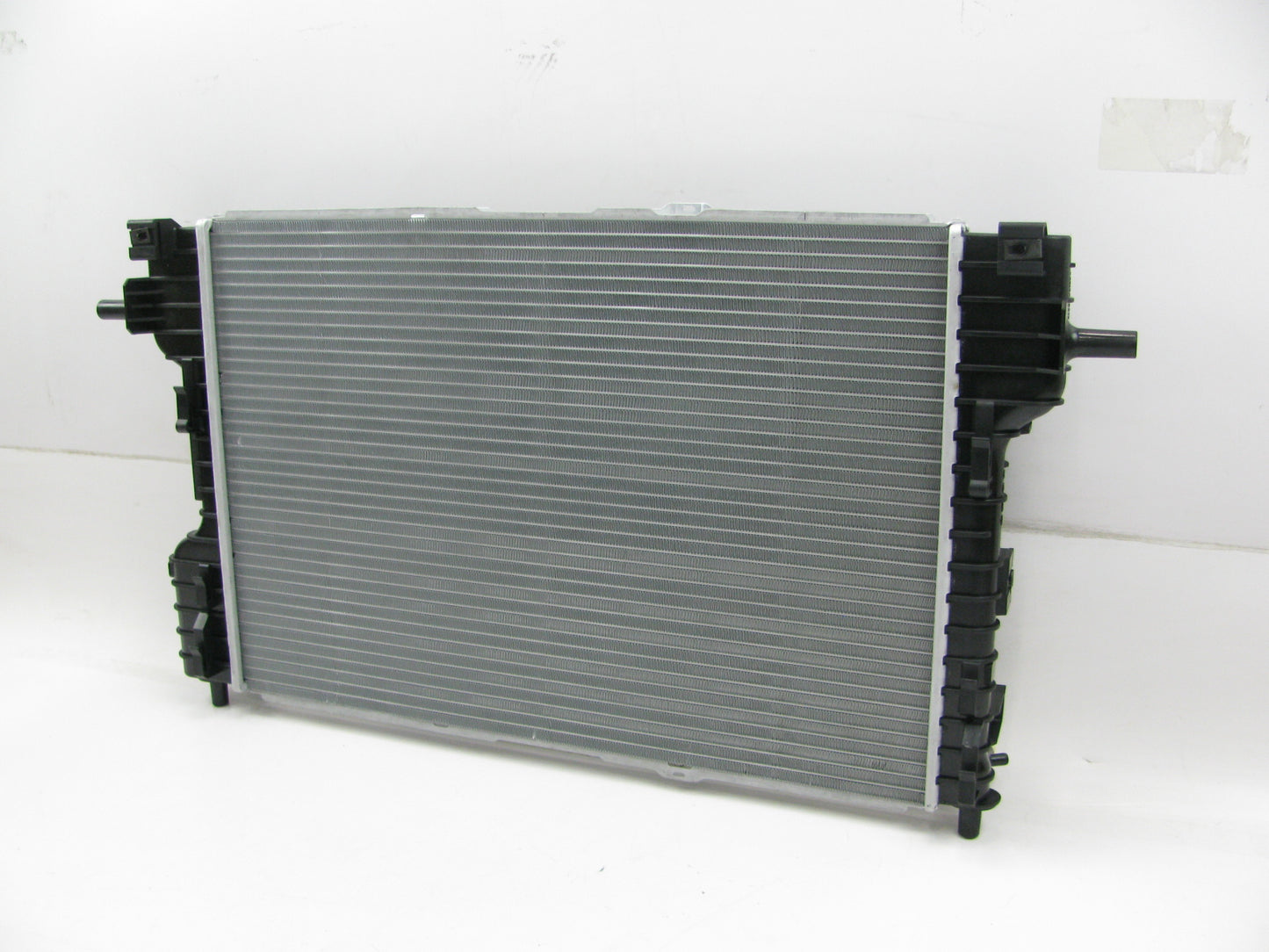 NEW - OEM Ford 5F9Z-8005-AD Radiator 2005-07 Five Hundred Freestyle Montego 3.0L