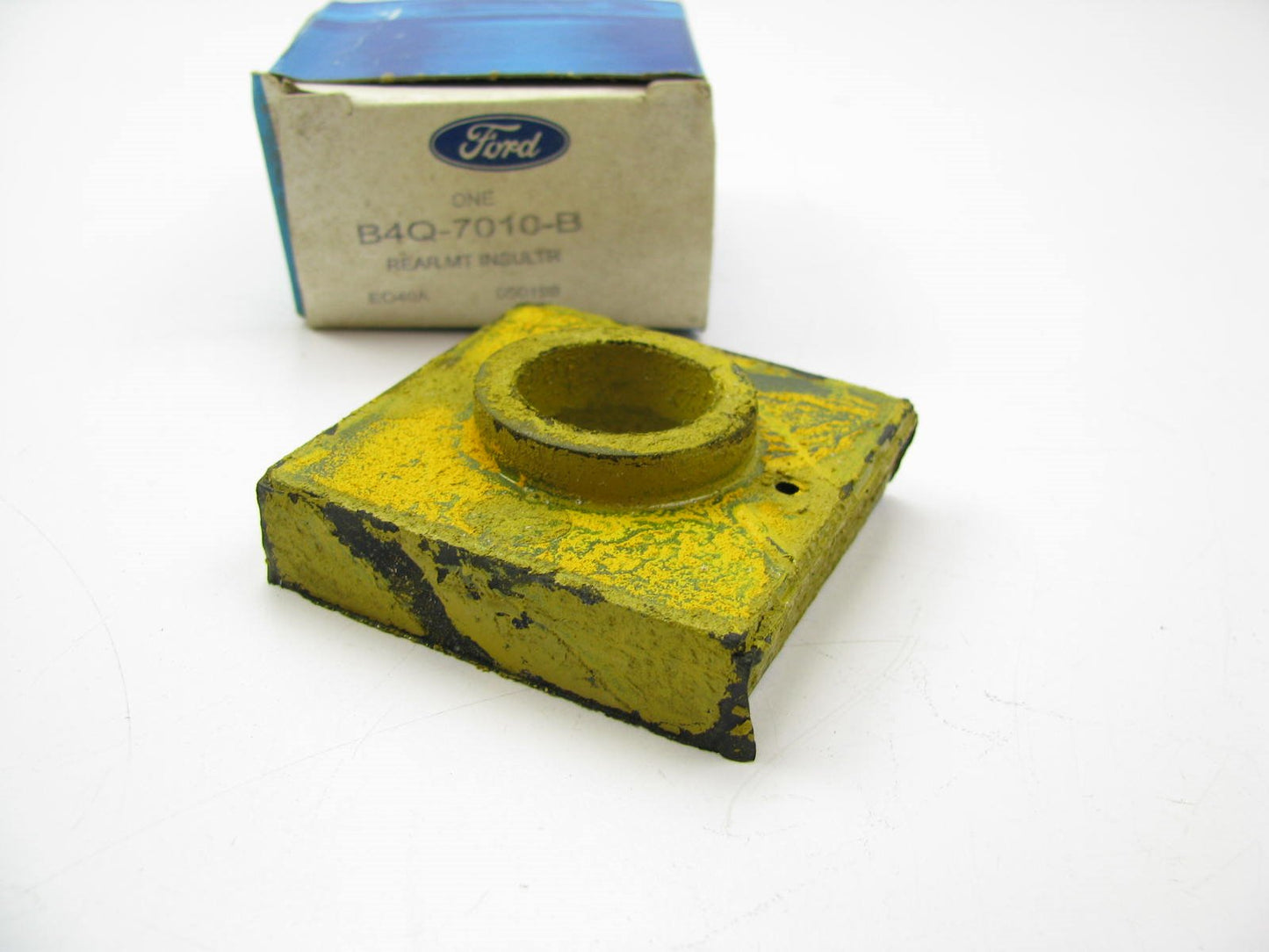 NOS 1964-65 Ford F100 F250 4WD Auxiliary Transmission Mount Insulator B4Q-7010-B