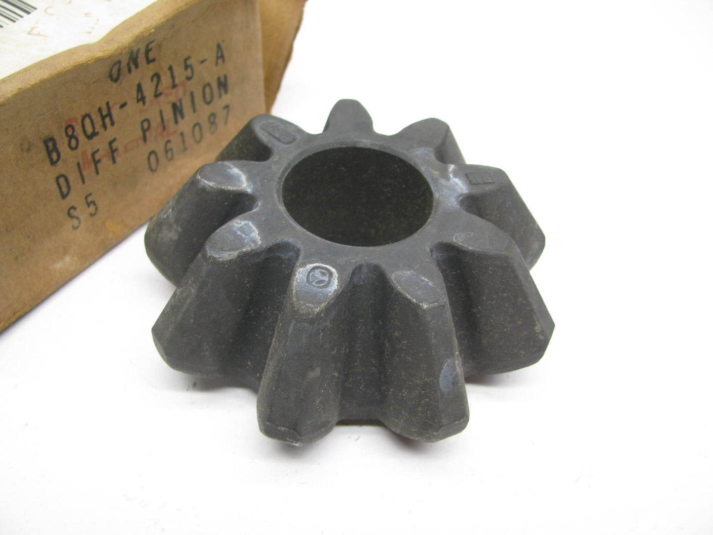 NEW OEM Ford B8QH-4215-A Differential Pinion Gear - Timken RT241 RT341 Rear Axle