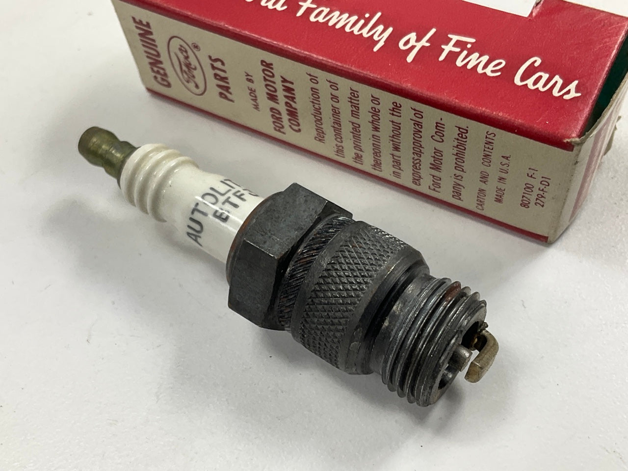 NOS - VINTAGE Ford B9T-12405-A Autolite Spark Plug #BTF3 1956-1963 Y-Block