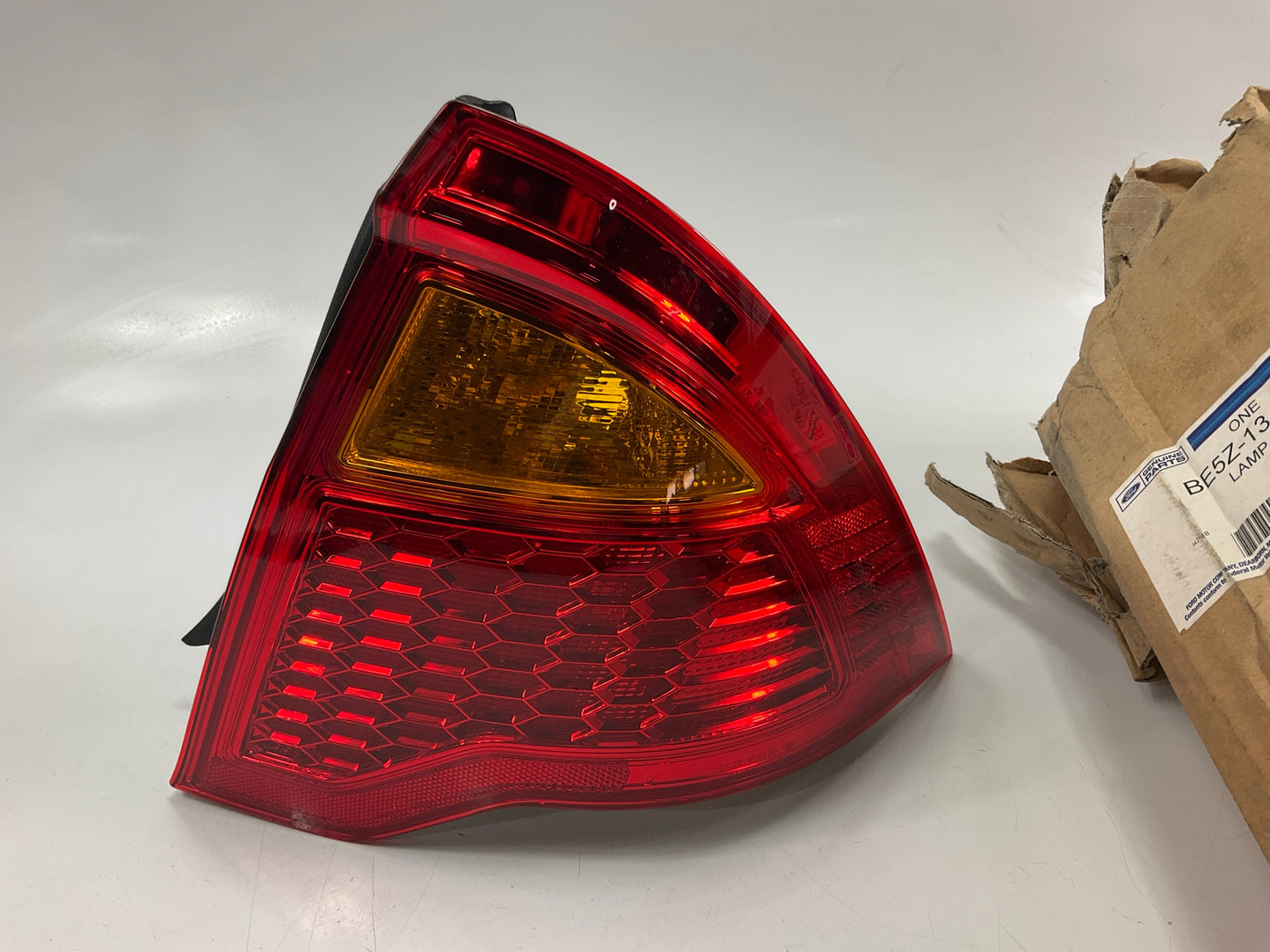 NEW GENUINE BE5Z-13404-A RIGHT Tail Light Lamp OEM For 2010-2012 Ford Fusion
